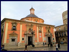 Plaza de la Virgen 09 - Real Basílica De Nuestra Señora De Los Desamparados (Royal Basilica of Our Lady of the Forsaken). Built 1652-67 as the first new baroque construction of the time.